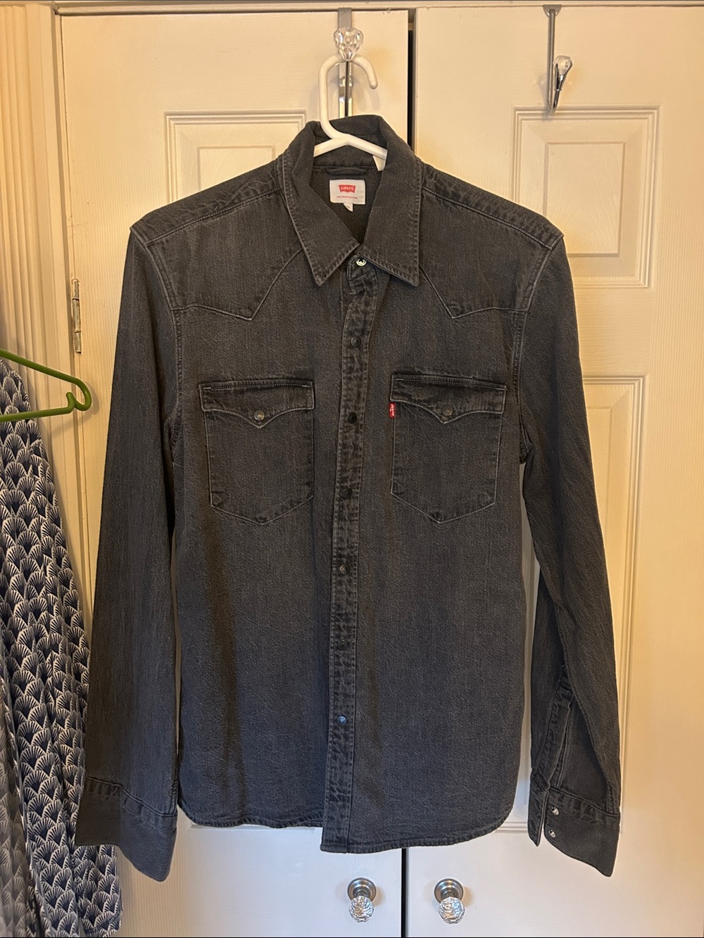 Levi's Black Denim Western Shirt Jacket - Classic Two-Pocket Style